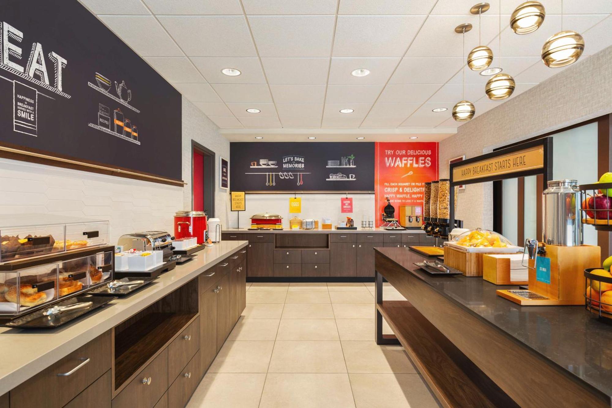 Hampton Inn & Suites 오로빌 외부 사진